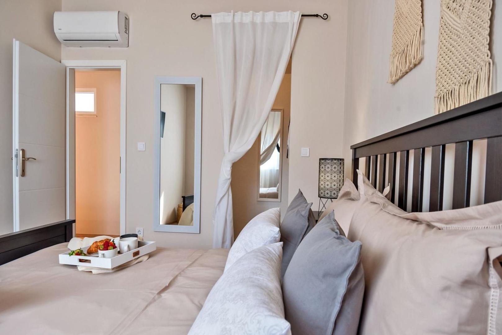 Luxury Villa Lelu With Heated Saltwater Pool, Parking, High Speed Internet, Bbq, Zrnovnica Bagian luar foto
