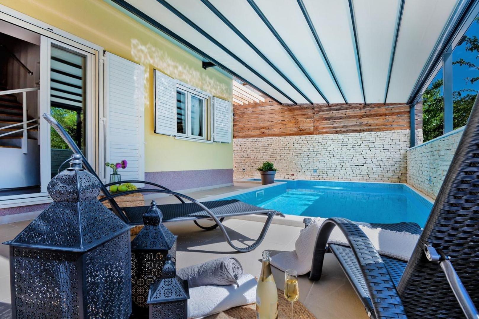 Luxury Villa Lelu With Heated Saltwater Pool, Parking, High Speed Internet, Bbq, Zrnovnica Bagian luar foto