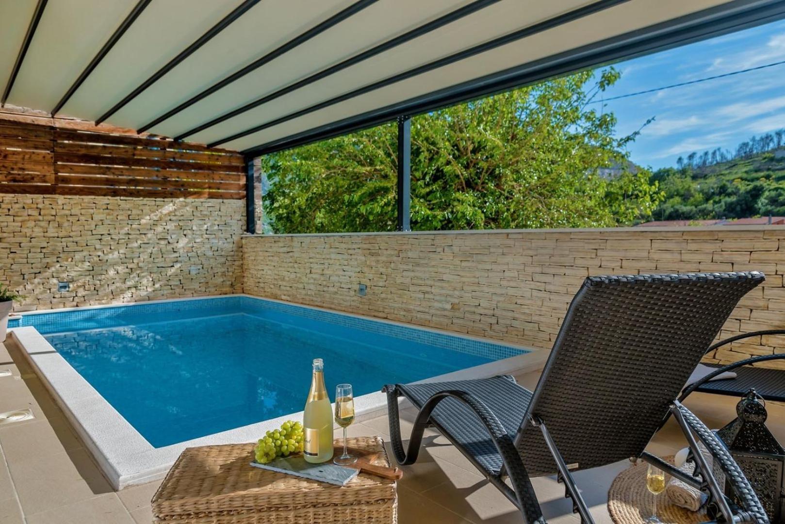 Luxury Villa Lelu With Heated Saltwater Pool, Parking, High Speed Internet, Bbq, Zrnovnica Bagian luar foto